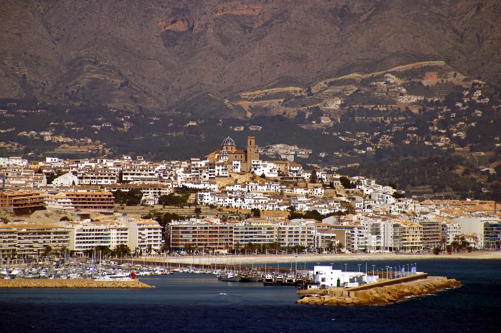Foto: Conrad Möller, Vielser Strasse 34, 33154 Salzkotten (CC BY-SA 2.5), via Wikimedia Commons Altea, Costa Blanca Noord